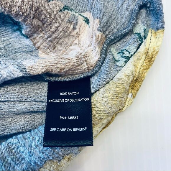 Torrid Floral Crinkled Gauze Cold‎ Shoulder Blouse Size 2 2X 18/20 Stone Gray - Picture 6 of 9